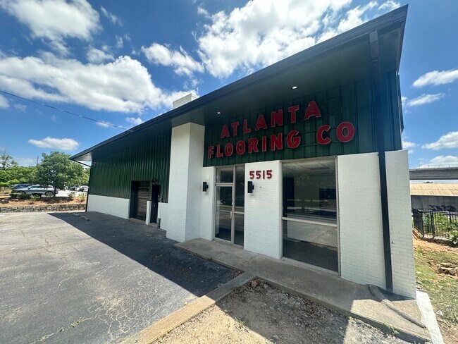 Plus de détails pour 5515 Peachtree Rd, Atlanta, GA - Commerce de détail à louer