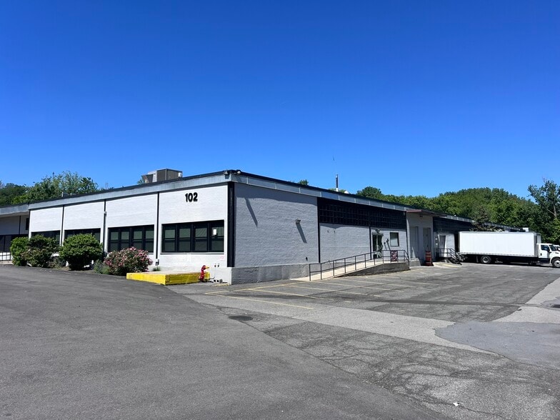 102 Fairview Park Dr, Elmsford, NY for lease - Building Photo - Image 2 of 31