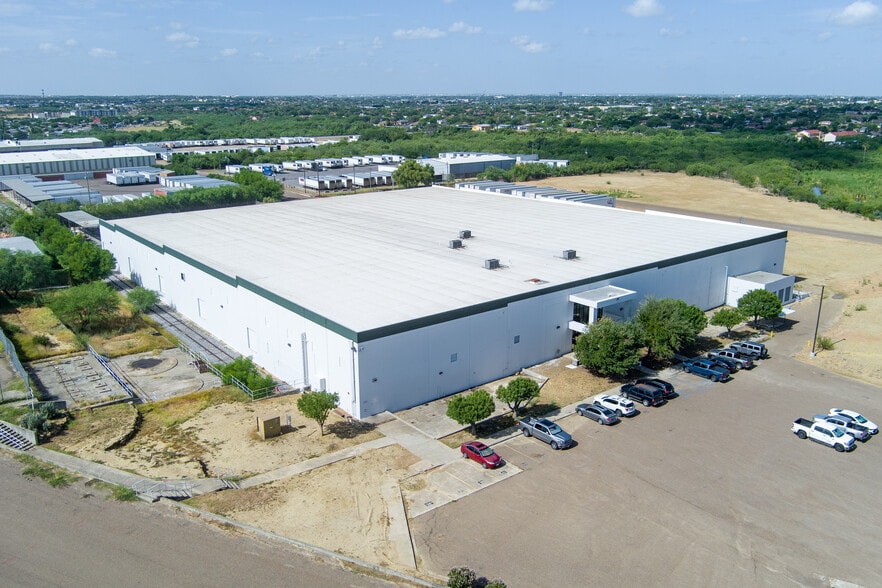 1820 Aguila Azteca, Laredo, TX à vendre - Photo du bâtiment - Image 3 de 7