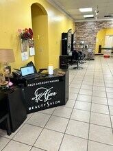 815-825 Plantation Dr, Richmond, TX for lease Interior Photo- Image 2 of 3