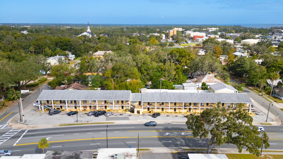 706 W Dixie Ave, Leesburg, FL for sale - Building Photo - Image 2 of 9