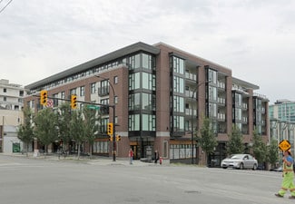 Plus de détails pour 220-250 Lonsdale Ave, North Vancouver, BC - Multi-résidentiel à vendre
