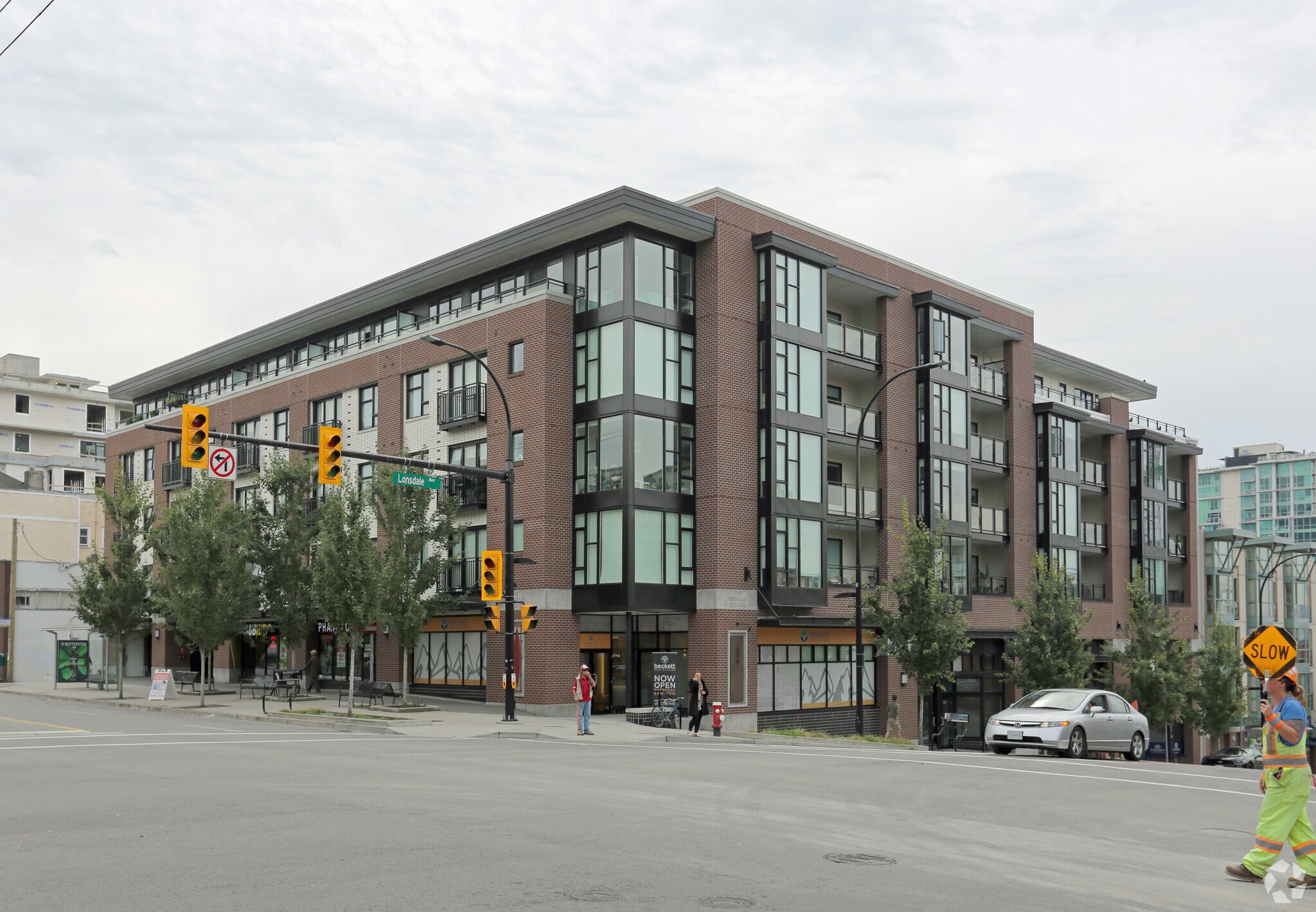 220-250 Lonsdale Ave, North Vancouver, BC à vendre Photo principale- Image 1 de 11