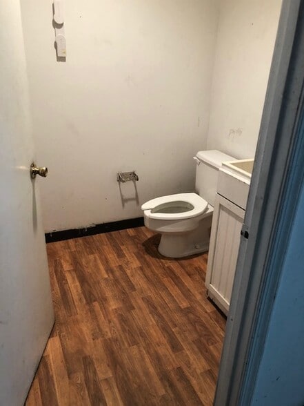 4411-4415 Southern Business Park Dr, White Plains, MD for lease - Building Photo - Image 2 of 6