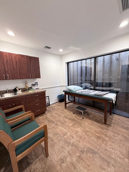 1872 Tamiami Trl S, Venice, FL for lease - Interior Photo - Image 2 of 7