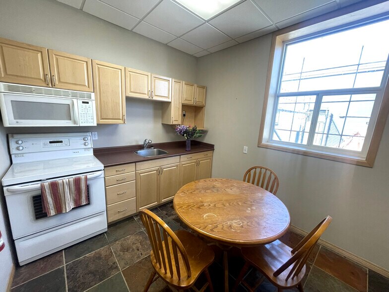 12124 121A St NW, Edmonton, AB for sale - Building Photo - Image 3 of 8