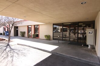 6955 N Mesa St, El Paso, TX à louer Photo du bâtiment- Image 1 de 12