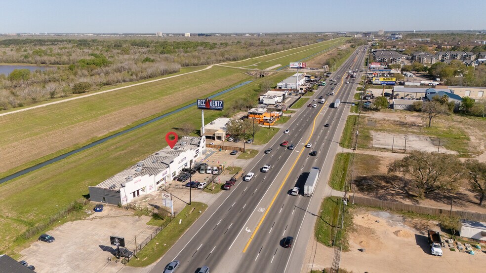 1710 Highway 6, Houston, TX à louer - Photo du bâtiment - Image 2 de 18
