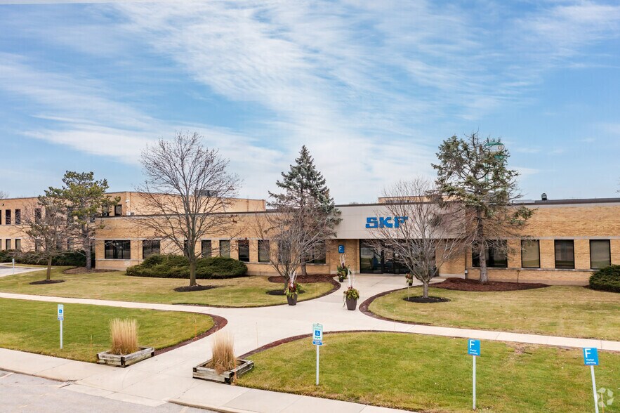 900 N State St, Elgin, IL à louer - Photo du bâtiment - Image 1 de 6