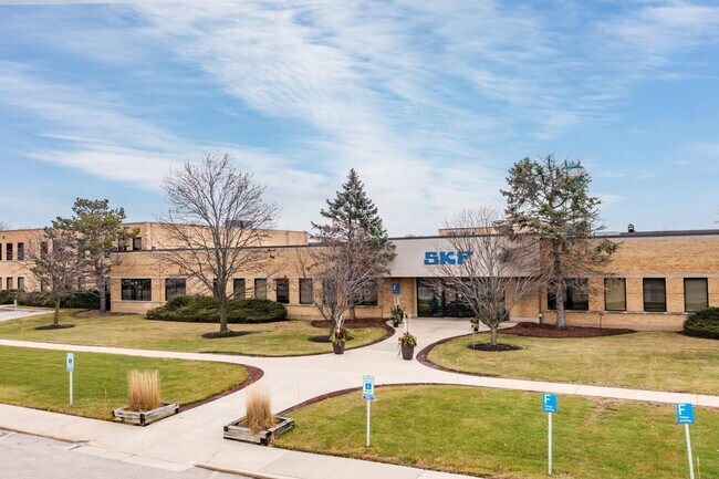 Plus de détails pour 900 N State St, Elgin, IL - Industriel à louer