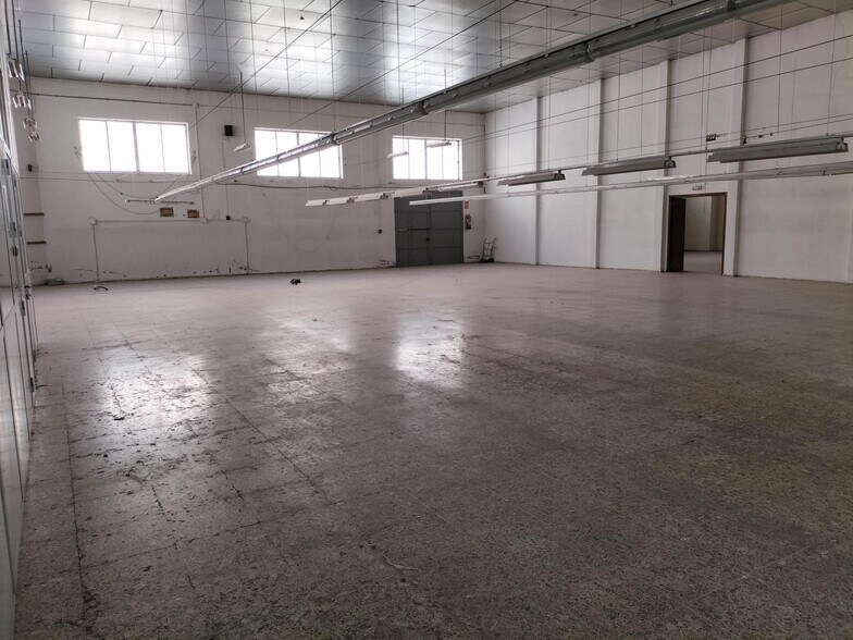 Industrial in Albatera, Alicante for sale - Interior Photo - Image 1 of 23