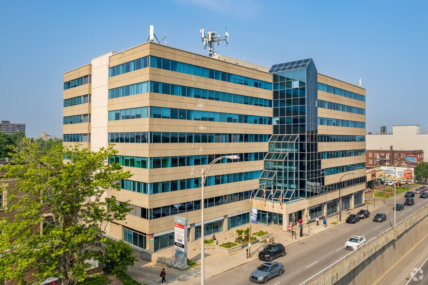 5160 Boul Décarie, Montréal, QC à louer - Photo du bâtiment - Image 1 de 7