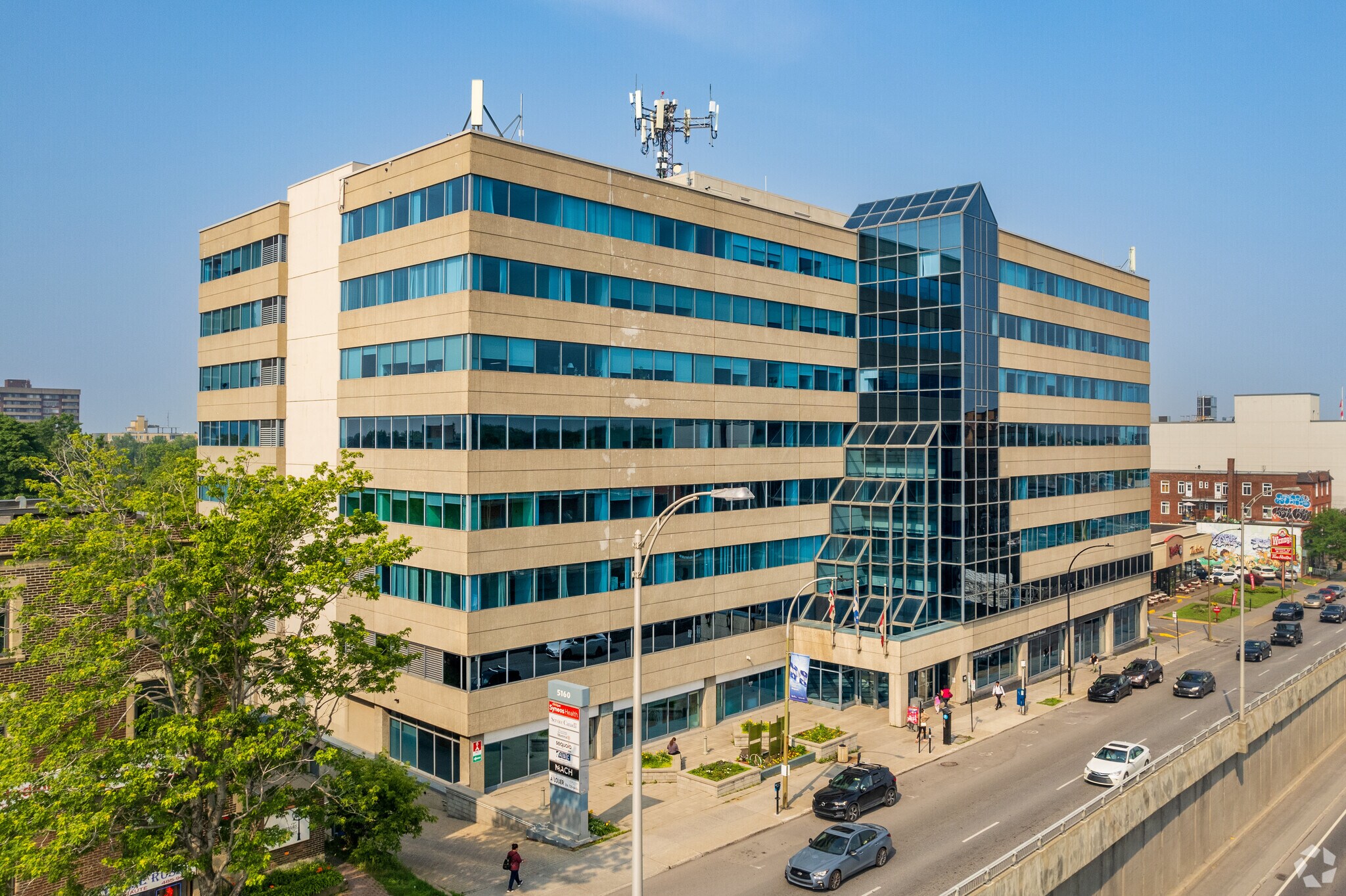 5160 Boul Décarie, Montréal, QC à louer Photo du bâtiment- Image 1 de 8