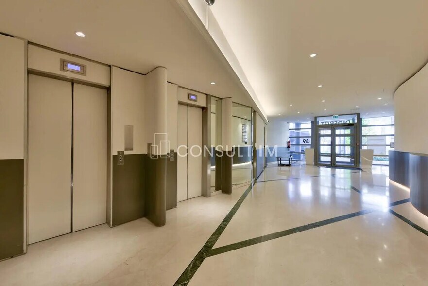 Bureau dans Issy-Les-Moulineaux à vendre - Photo du bâtiment - Image 2 de 9