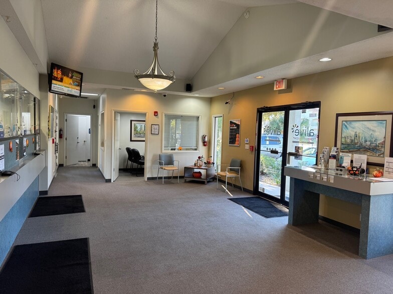 6131 Atlantic Blvd, Jacksonville, FL for lease - Primary Photo - Image 2 of 13
