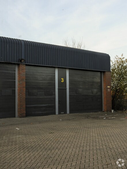 Elmgrove Rd, Harrow à louer - Photo du bâtiment - Image 2 de 3