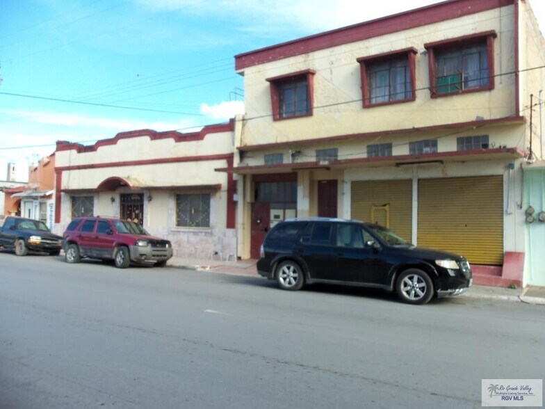 à vendre - Photo du bâtiment - Image 2 de 8