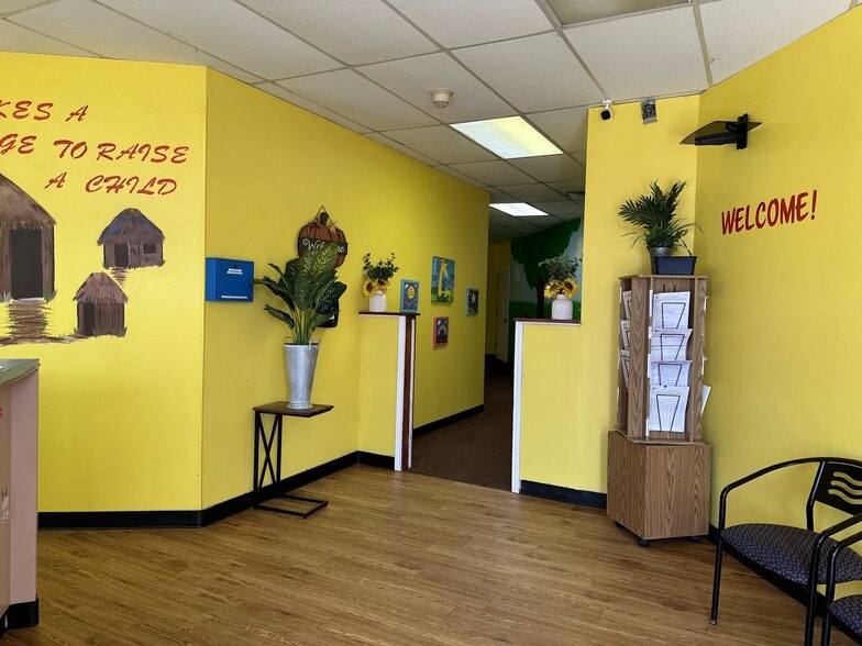 5747-5757 Samuell Blvd, Dallas, TX for lease - Interior Photo - Image 3 of 16