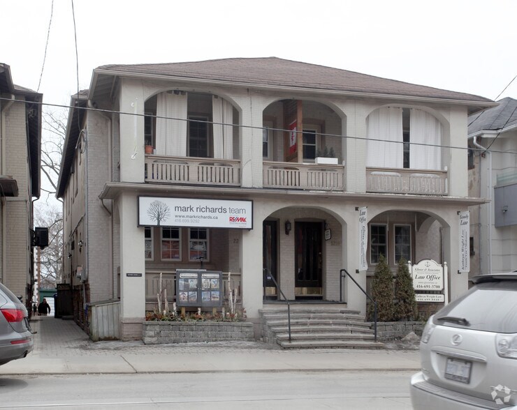 2241 Queen St, Toronto, ON à louer - Photo du bâtiment - Image 2 de 5