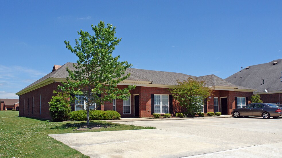 6766-6772 Taylor Cir, Montgomery, AL for lease - Building Photo - Image 3 of 7