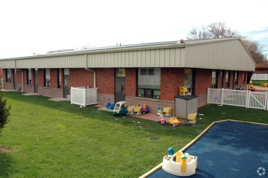 808 Estelle Dr, Lancaster, PA à louer - Photo du bâtiment - Image 2 de 7