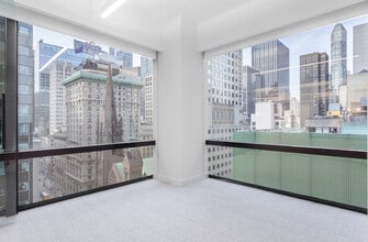 721-725 5th Ave, New York, NY à louer Photo intérieure- Image 1 de 3