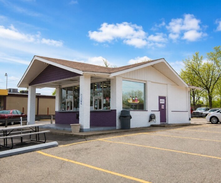 11320 Saginaw rd, Grand Blanc, MI à vendre - Photo du bâtiment - Image 2 de 7