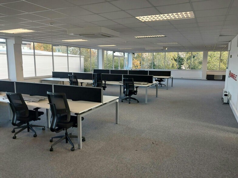 1 E-Centre, Easthampstead Road, Bracknell à louer - Photo du bâtiment - Image 2 de 8