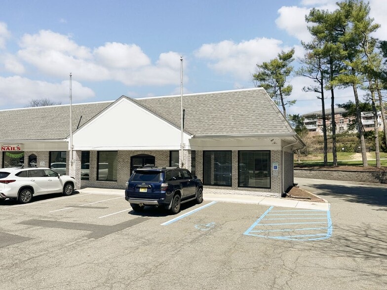 5-13 Bloomfield Ave, North Caldwell, NJ for lease - Building Photo - Image 1 of 6