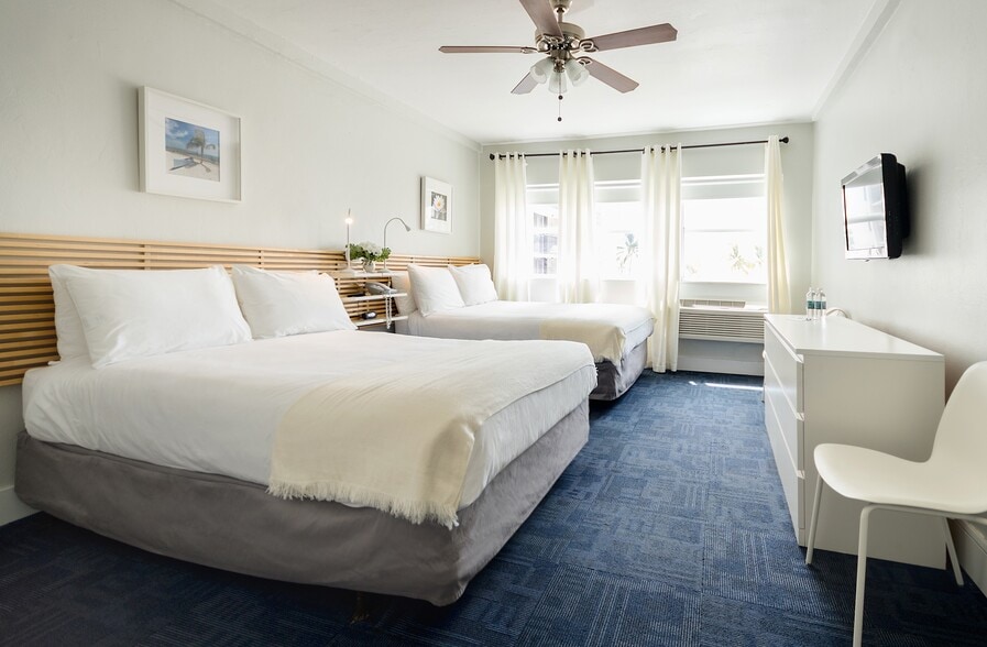 2601 Collins Ave, Miami Beach, FL for sale - Interior Photo - Image 2 of 8