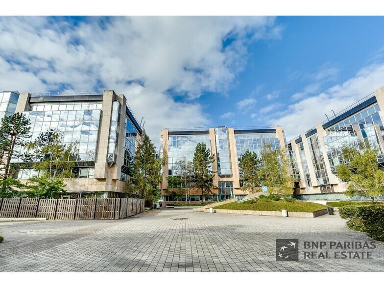 Bureau dans Vélizy-Villacoublay à louer - Photo du bâtiment - Image 2 de 10