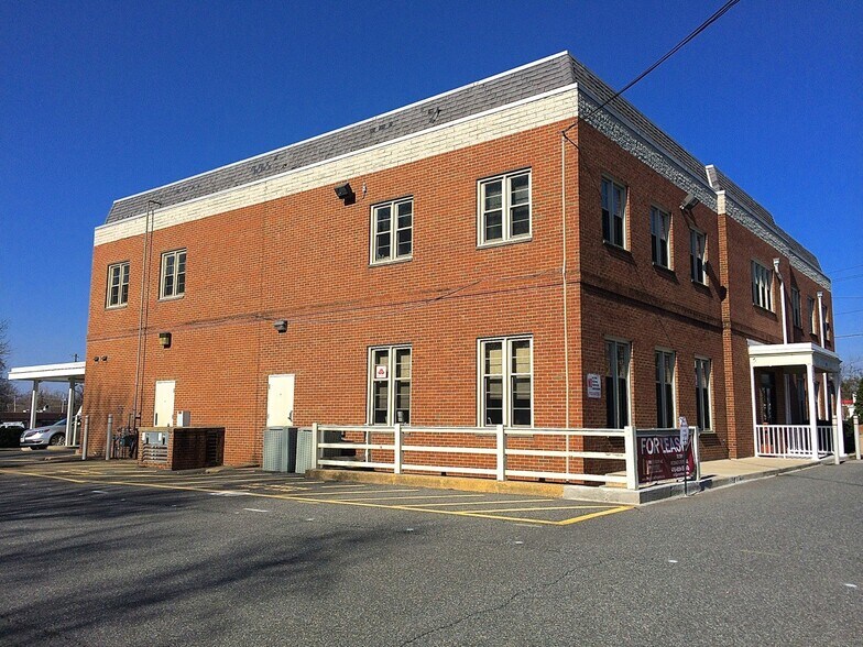 201 Benton Ave, Linthicum Heights, MD à louer - Photo du bâtiment - Image 1 de 34