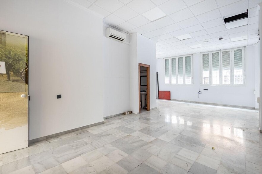 Retail in Granada, Granada for sale - Interior Photo - Image 2 of 18