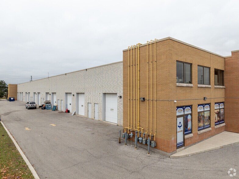 15 Sun Pac Blvd, Brampton, ON à louer - Photo du bâtiment - Image 2 de 3