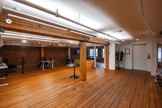 311 Water St, Vancouver, BC à louer Photo intérieure- Image 2 de 8