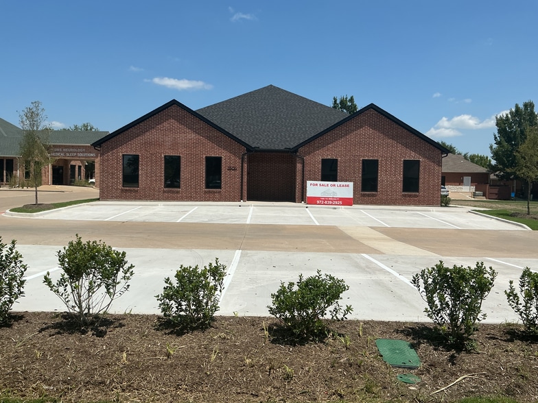 2806 Prince George Ave, DeSoto, TX for lease - Primary Photo - Image 1 of 4