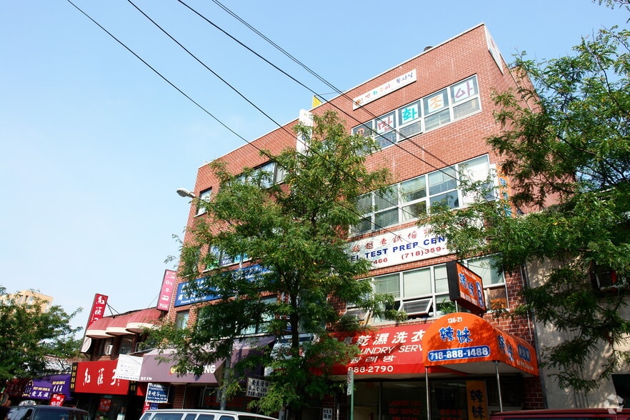 136-21 41st Ave, Flushing, NY for lease - Primary Photo - Image 1 of 7