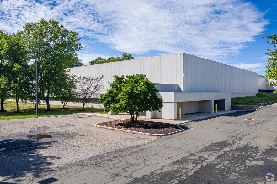 1300 Hall Blvd, Bloomfield, CT à vendre - Photo principale - Image 1 de 13