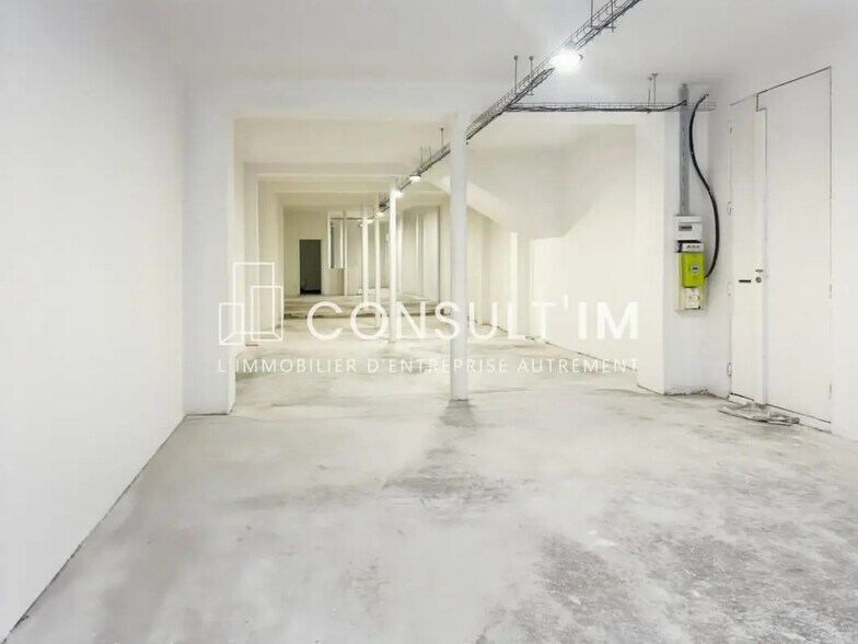 Retail in Paris for lease - Building Photo - Image 3 of 5