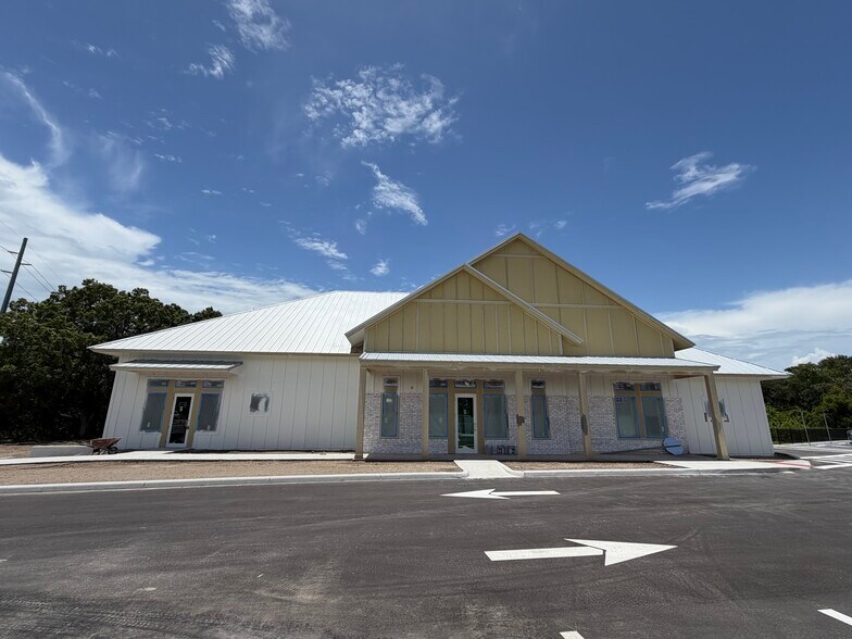 6642 Big Bend Rd, Gibsonton, FL à louer - Photo du bâtiment - Image 2 de 12
