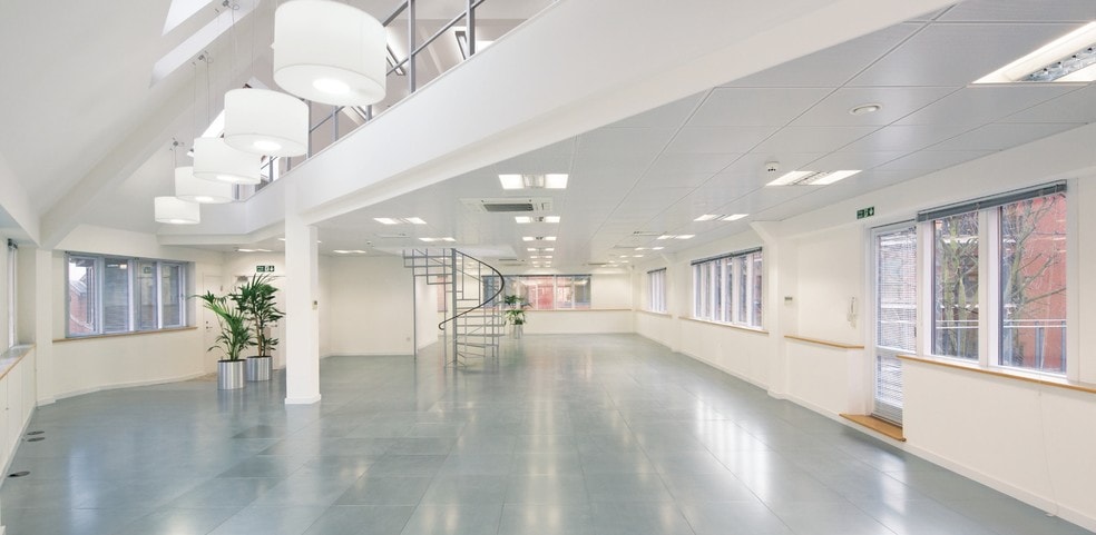 77 Fulham Palace Rd, London for lease - Interior Photo - Image 2 of 8