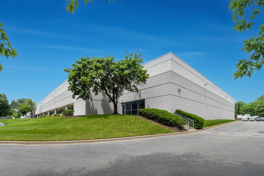 810 Oregon Ave, Linthicum, MD à louer - Photo du bâtiment - Image 2 de 20