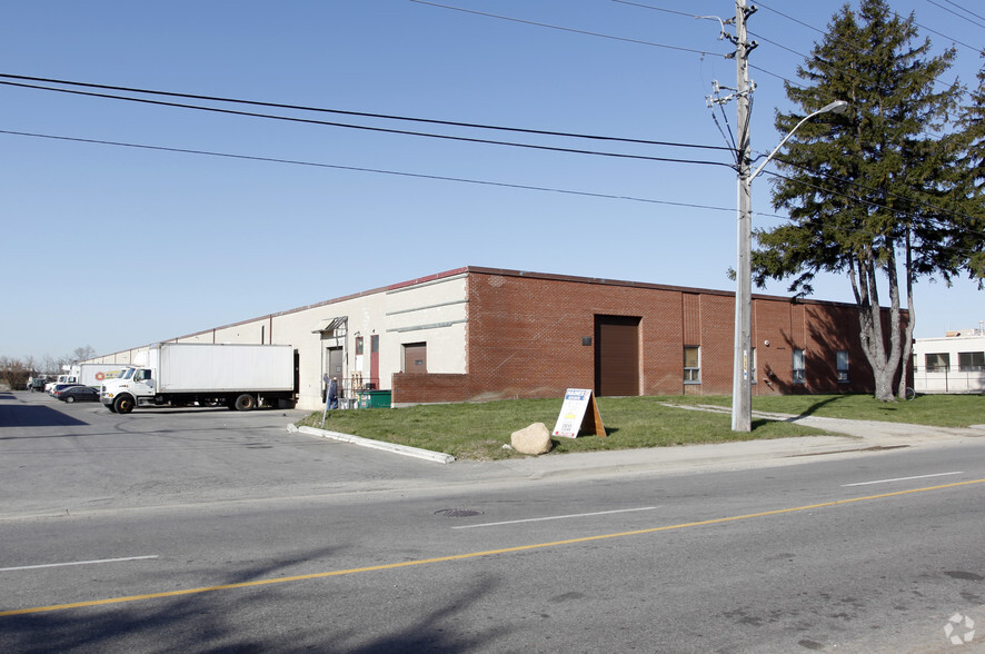 2364 Haines Rd, Mississauga, ON à louer - Photo du bâtiment - Image 2 de 3