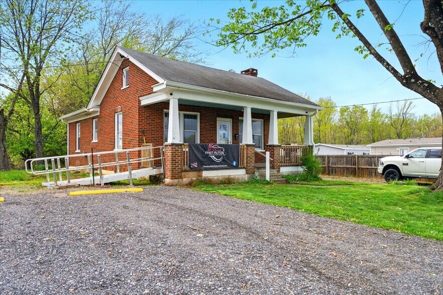 14176 Wards Rd, Lynchburg, VA à vendre - Photo du bâtiment - Image 3 de 30