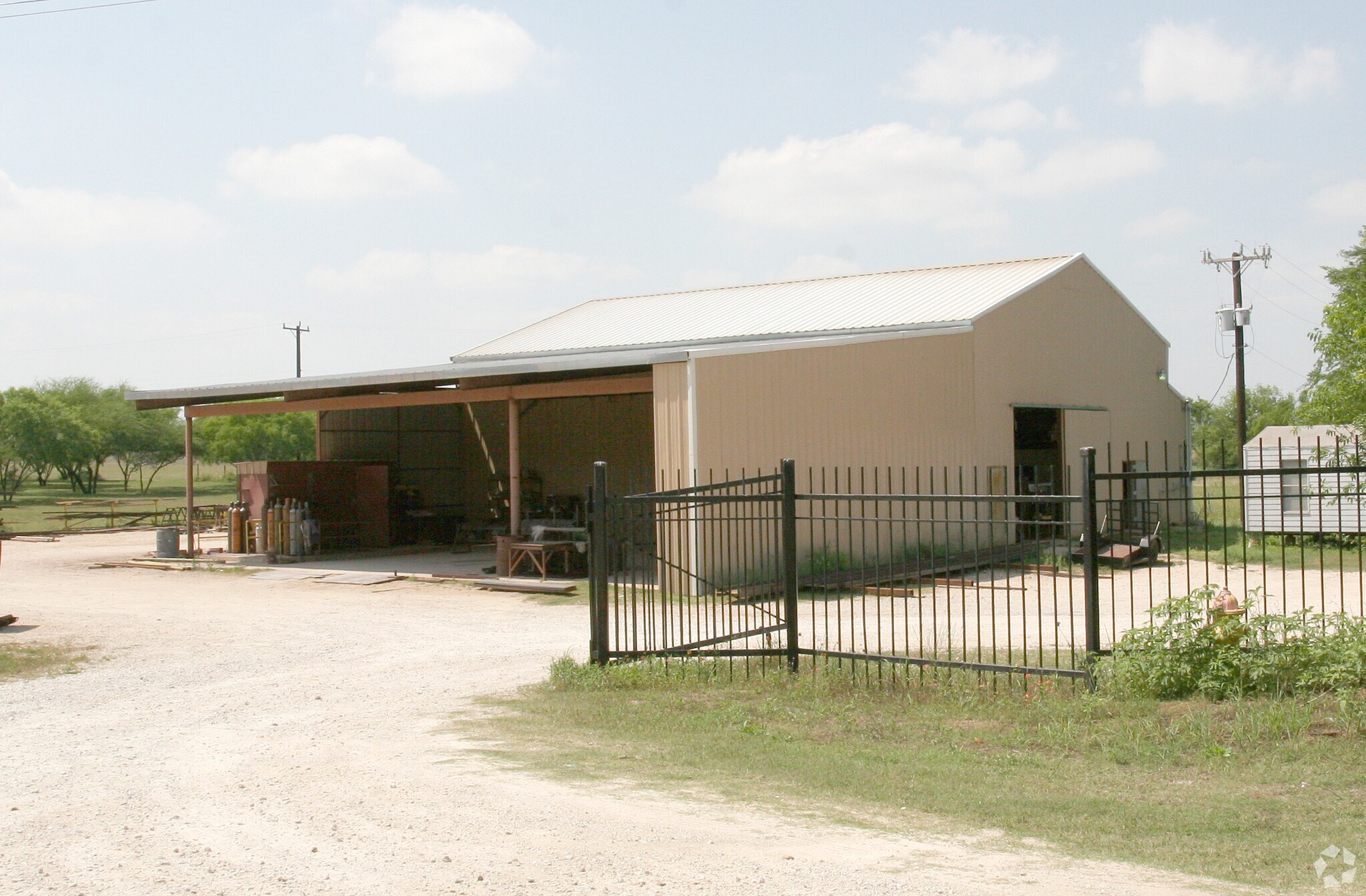 4615 S Flores St, Elmendorf, TX for sale Building Photo- Image 1 of 1