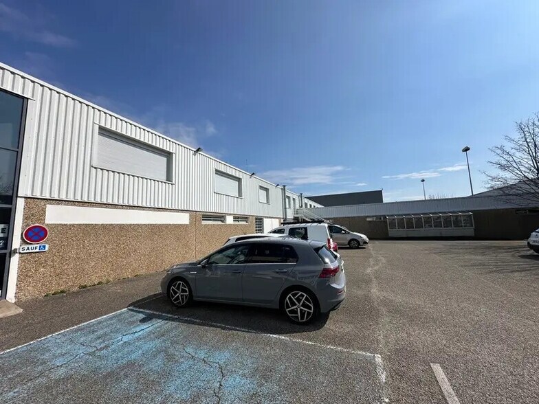 Flex in Miribel for sale - Building Photo - Image 2 of 8