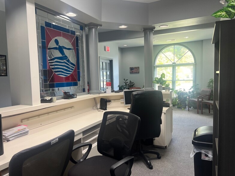 4533 Brambleton Ave, Roanoke, VA à vendre - Photo du bâtiment - Image 3 de 8