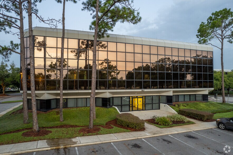 2600 Lake Lucien Dr, Maitland, FL à vendre - Photo du bâtiment - Image 3 de 31