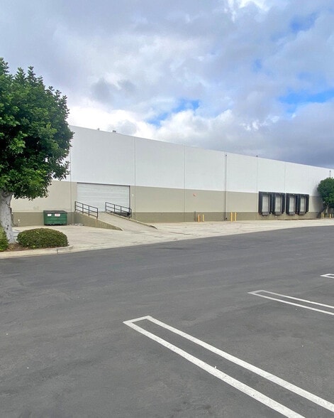 7261-7271 E Slauson Ave, Commerce, CA for lease - Building Photo - Image 2 of 2