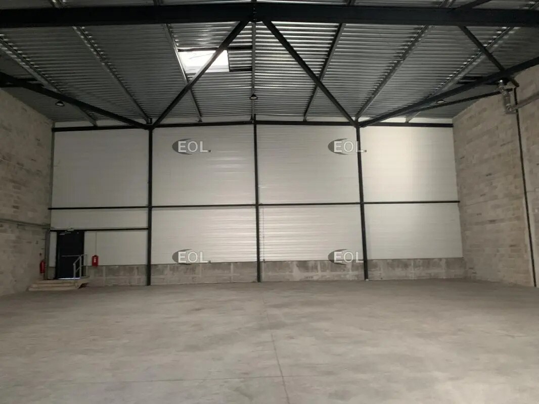 Industrial in Aix-en-Provence for lease Building Photo- Image 1 of 11
